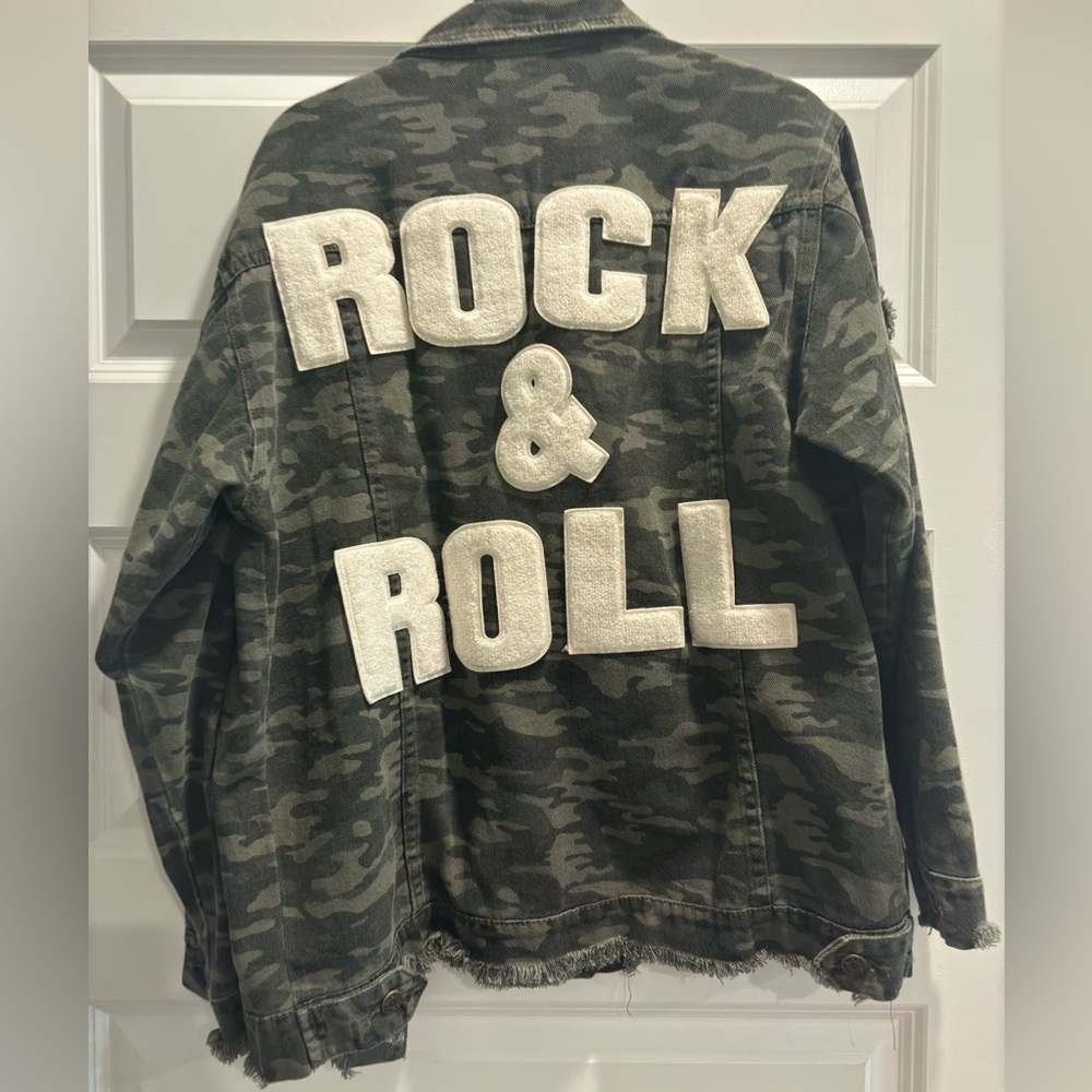 Jaded Gypsy Small Rock and Roll distressed camo cropped oversized jacket USA